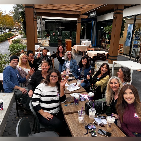 𝐃𝐄𝐂𝐄𝐌𝐁𝐄𝐑 𝟏𝟒!! POSHMARK TURNS 13!! Posh + Connect 12/14/2024 12pm - Picture 4 of 15